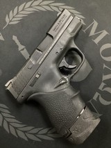 SMITH & WESSON M&P 40 Shield .40 S&W - 1 of 3