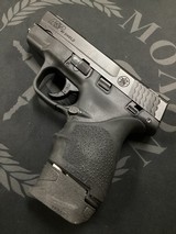 SMITH & WESSON M&P 40 Shield .40 S&W - 2 of 3