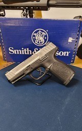 SMITH & WESSON SD40 VE .40 S&W - 2 of 3