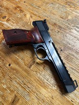 SMITH & WESSON 41 PERFORMANCE CENTER .22 LR - 1 of 2