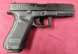 GLOCK G22 GEN 5 .40 S&W - 1 of 2