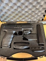 HECKLER & KOCH VP40 .40 S&W - 1 of 3