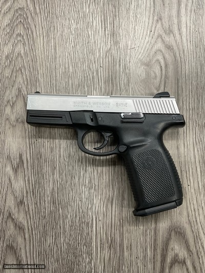SMITH & WESSON SW9VE 9MM LUGER (9x19 PARA)