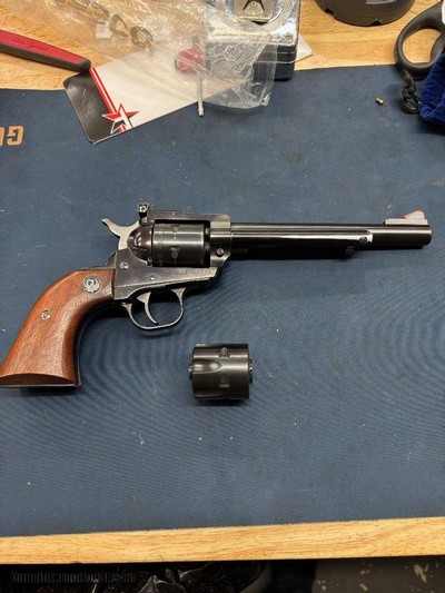 RUGER NEW MODEL SINGLE-SIX .22 LR/.22 WMR