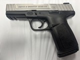 SMITH & WESSON SD40 VE .40 S&W - 2 of 3