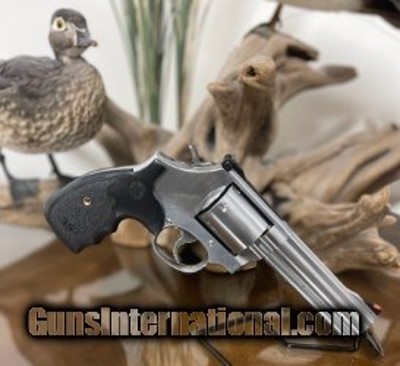 SMITH & WESSON 686 PLUS 3-5-7 MAGNUM SERIES .357 MAG