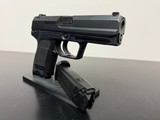 HECKLER & KOCH USP
.40 S&W - 2 of 3