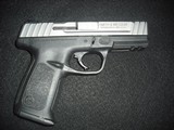 SMITH & WESSON SD40 VE .40 S&W - 1 of 3