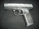 SMITH & WESSON SD40 VE .40 S&W - 2 of 3