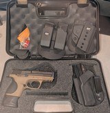 SMITH & WESSON M&P40C .40 S&W - 1 of 3