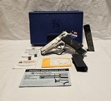 SMITH & WESSON 910S 9MM LUGER (9x19 PARA)