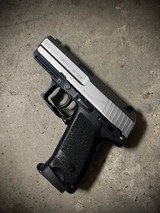 HECKLER & KOCH USP COMPACT .40 S&W - 2 of 3