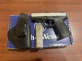SMITH & WESSON SD40 VE .40 S&W - 1 of 3