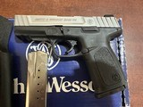 SMITH & WESSON SD40 VE .40 S&W - 2 of 3