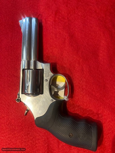SMITH & WESSON 686-6 .357 MAG