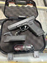 GLOCK G22 .40 S&W - 1 of 3