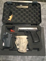 SMITH & WESSON M & P 9 9MM LUGER (9x19 PARA)