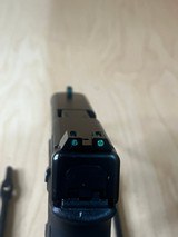 GLOCK G22 GEN 5 .40 S&W - 2 of 3