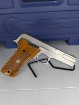 SMITH & WESSON 2206 .22 LR - 3 of 3