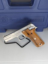 SMITH & WESSON 2206 .22 LR - 1 of 3