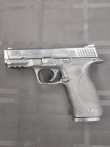 SMITH & WESSON M&P 40 .40 S&W - 2 of 3