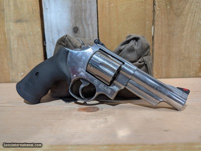 SMITH & WESSON 629-4 .44 MAGNUM