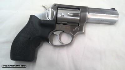 RUGER SPS 101 .327 FEDERAL MAG - Image 2 of 3
