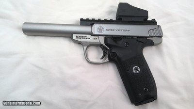 SMITH & WESSON SW22 VICTORY .22 CAL