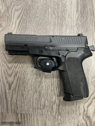 SIG SAUER SP2022 9MM LUGER (9x19 PARA)