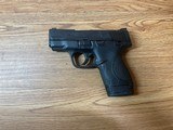 SMITH & WESSON m&p 40 shield
.40 S&W - 2 of 3