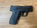 SMITH & WESSON m&p 40 shield
.40 S&W - 3 of 3
