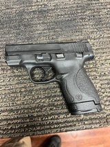 SMITH & WESSON M & P 9 Shield 9MM LUGER (9x19 PARA) - 1 of 3