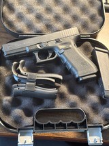 GLOCK G22 GEN4 (LE TRADE-IN) *NIGHT SIGHTS* .40 S&W - 2 of 3