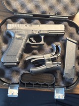 GLOCK G22 GEN4 (LE TRADE-IN) *NIGHT SIGHTS* .40 S&W - 1 of 3
