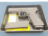 GLOCK G22 GEN 4 .40 S&W - 1 of 3