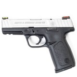 SMITH & WESSON SD40 VE .40 S&W - 1 of 3