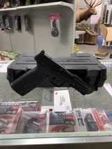 SMITH & WESSON M&P RANGE KIT .22 WMR