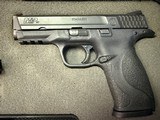 SMITH & WESSON M&P40 .40 S&W - 2 of 3