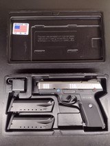 RUGER SR40 STANDARD .40 S&W - 1 of 3