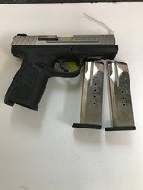 SMITH & WESSON SD40 VE .40 S&W - 1 of 2