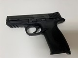 SMITH & WESSON M&P 40 .40 S&W - 2 of 3