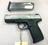 SMITH & WESSON SD40 VE .40 S&W - 2 of 2