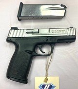 SMITH & WESSON SD40 VE .40 S&W - 1 of 2