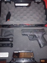 SMITH & WESSON M&P40C .40 S&W - 2 of 3