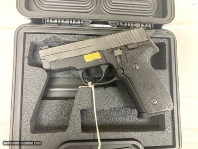 SIG SAUER M11-A1 9MM LUGER (9x19 PARA)