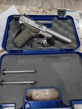 SMITH & WESSON SW22 VICTORY .22 LR