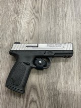 SMITH & WESSON SD40 VE .40 S&W - 2 of 3