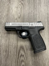 SMITH & WESSON SD40 VE .40 S&W - 1 of 3