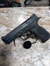 SMITH & WESSON M&P 40 .40 S&W - 1 of 3