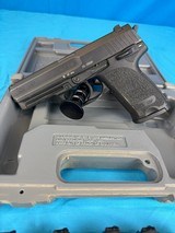 HECKLER & KOCH USP .40 S&W - 2 of 3